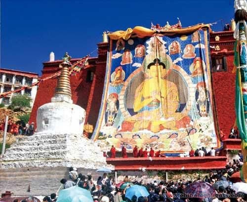 Revelando Thangka en Monasterio Ganden Revelando Thangka en Monasterio Ganden