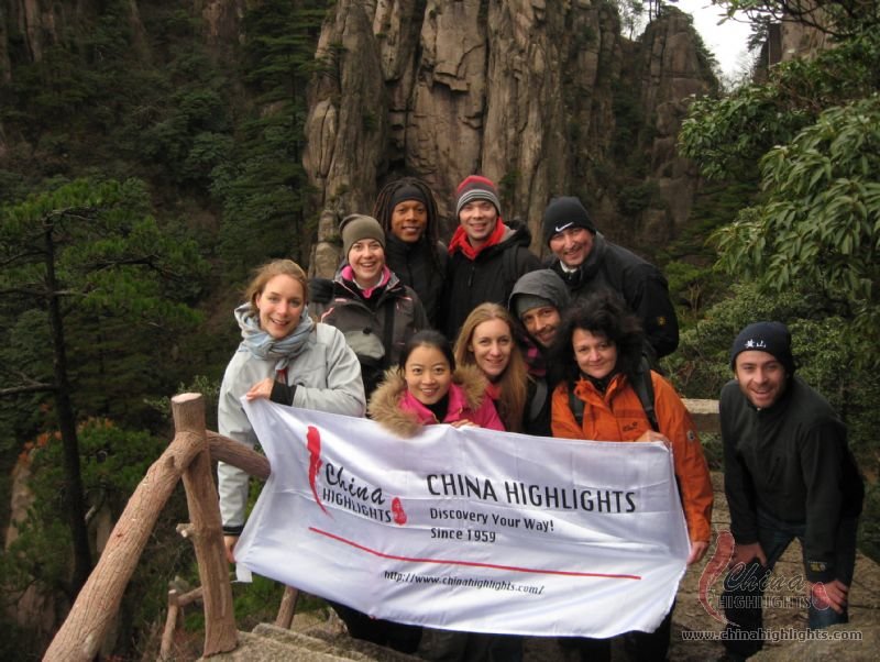 Montaña Amarilla & Río Xin'an Trekking Tour