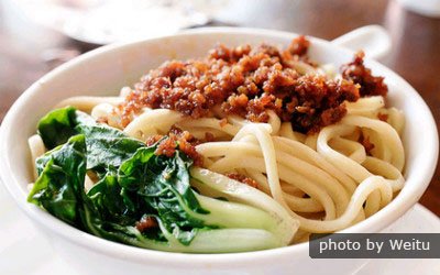 Fideos Dandan condimentados