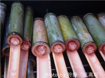 El arroz en tubo de bambú en Longsheng